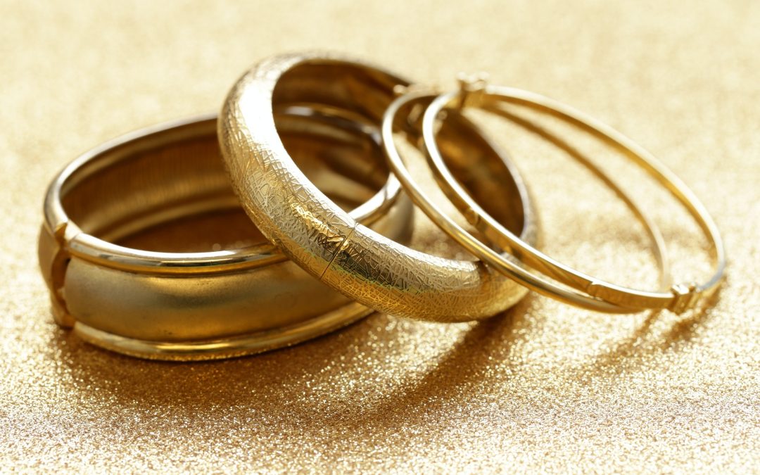 The Golden and Silver Dichotomy: Exploring the Pros and Cons of Two Precious Metals in Jewelry